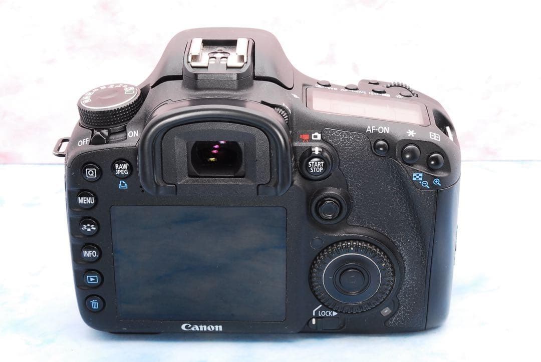 Canon EOS 7D☆一眼レフカメラ☆往年の名機☆超望遠＆手ぶれ補正標準