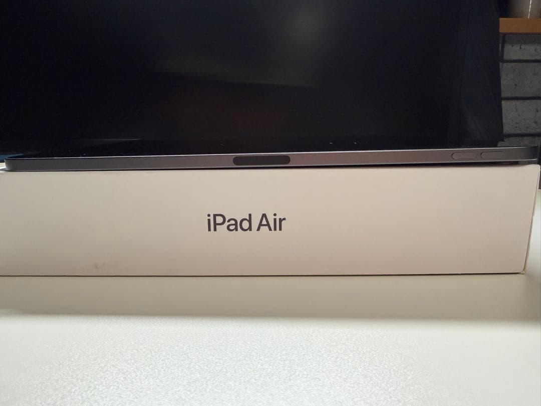 Apple iPad Air (第5世代) 10.9インチスペースグレー