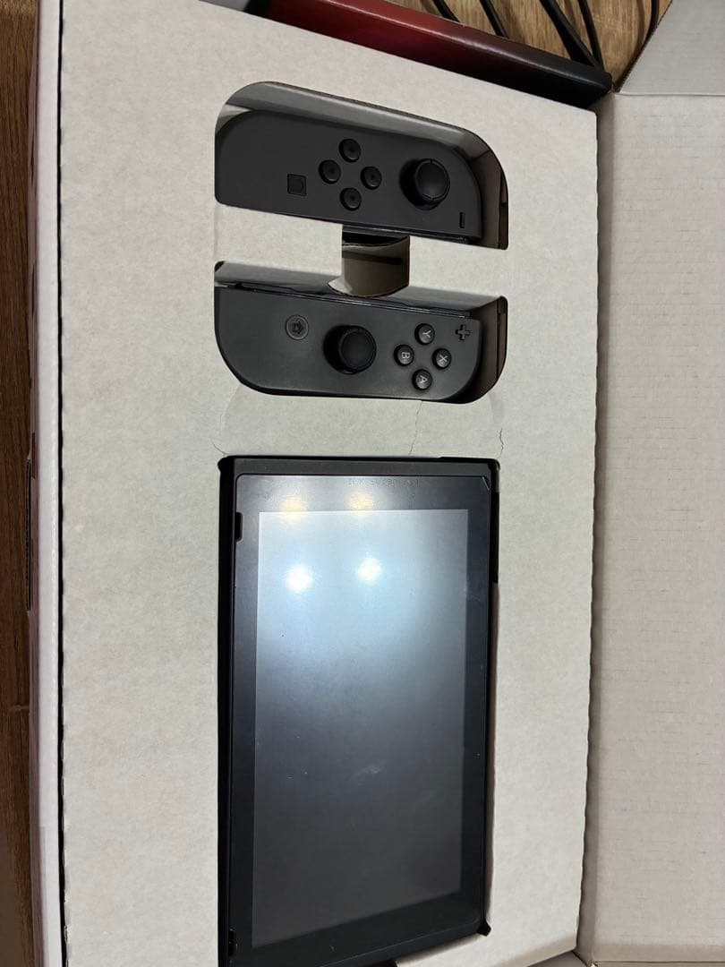 Nintendo Switch 本体 + コントローラー + マリオカート8