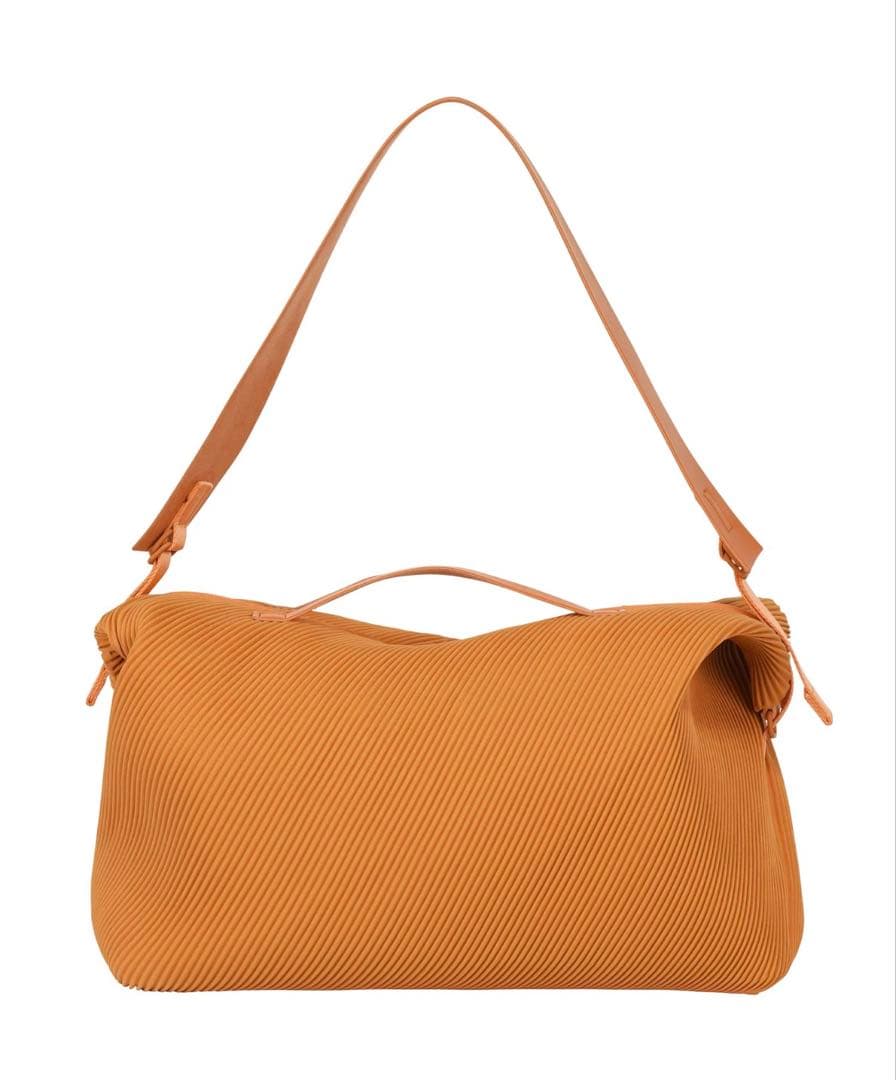 HOMME PLISSÉ PLEATS TRAVEL BAG