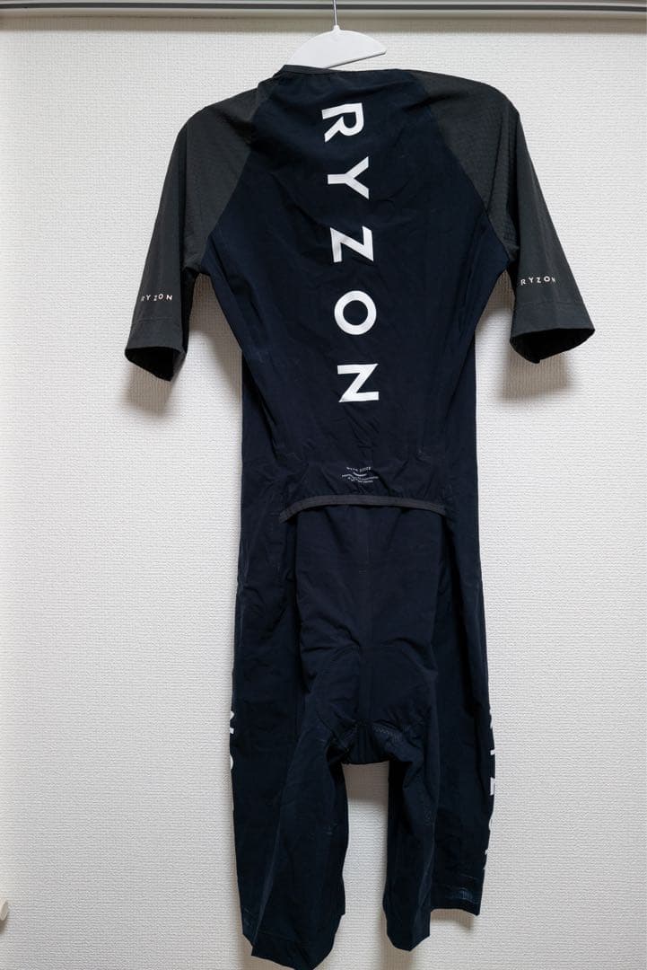 RYZON トライスーツ　Sサイズ（定価約8万円）