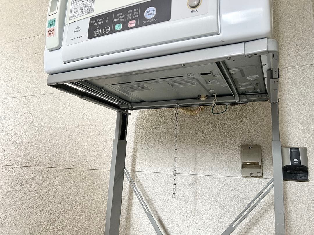 HITACHI 日立の乾燥機 DE-N60WV とスタンド