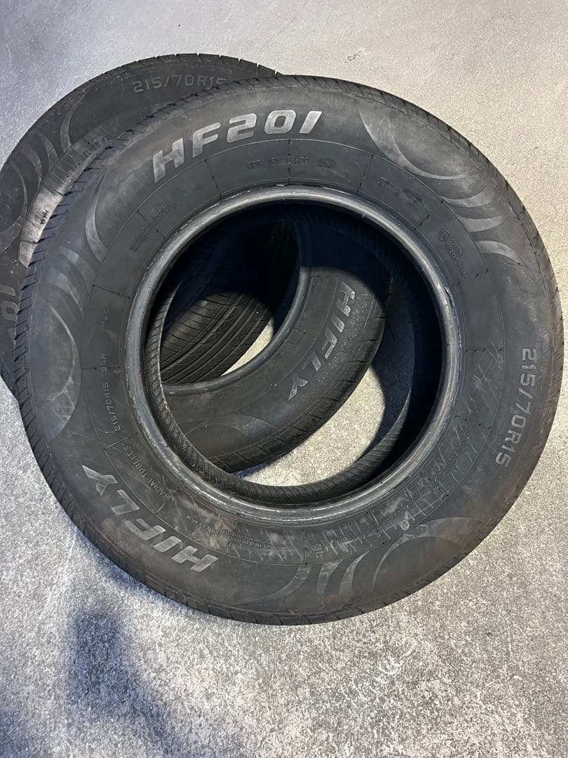 215/70R15 タイヤ 4本セット 美品
