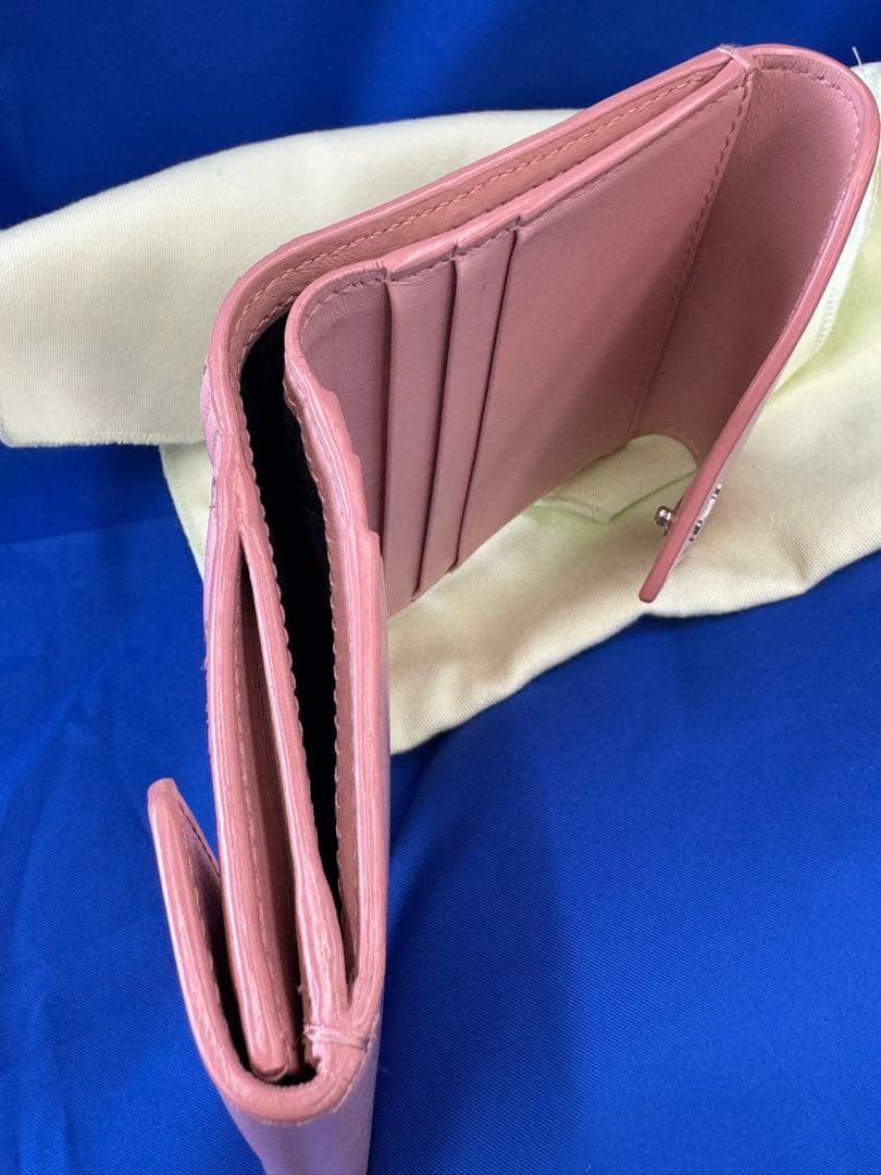 バーバリー 財布　可愛い　ピンク　羊革　2つ折り財布