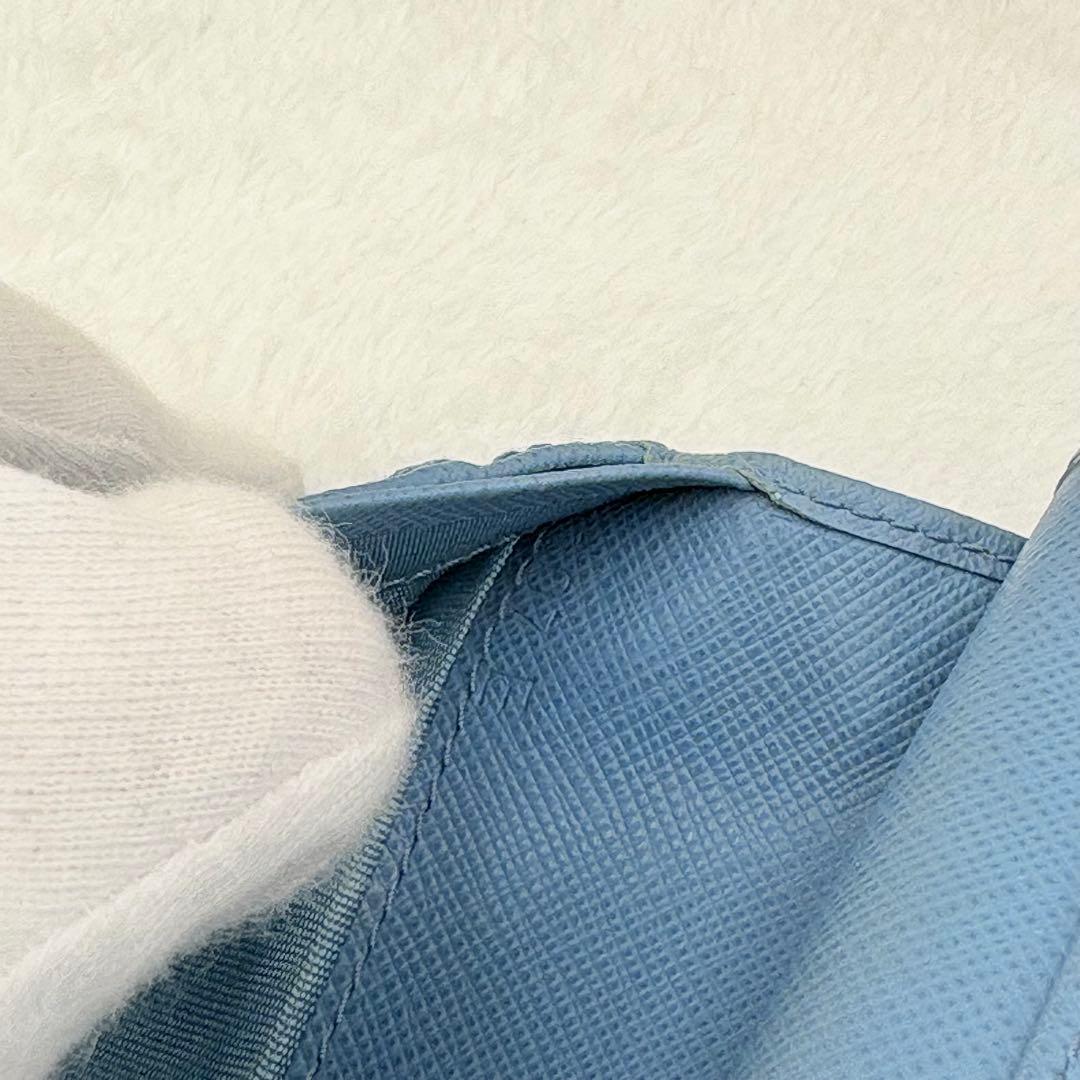 【美品】PRADA　プラダ　二つ折り財布　サフィアーノレザー　三角ロゴ　水色