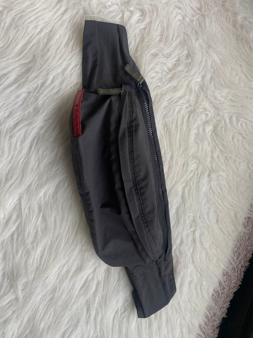 レア　Prada ウエストバッグ　unisex 男もおすすめ