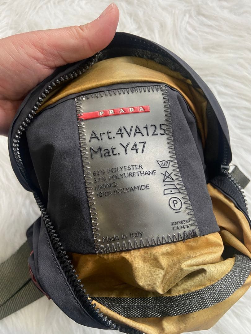 レア　Prada ウエストバッグ　unisex 男もおすすめ