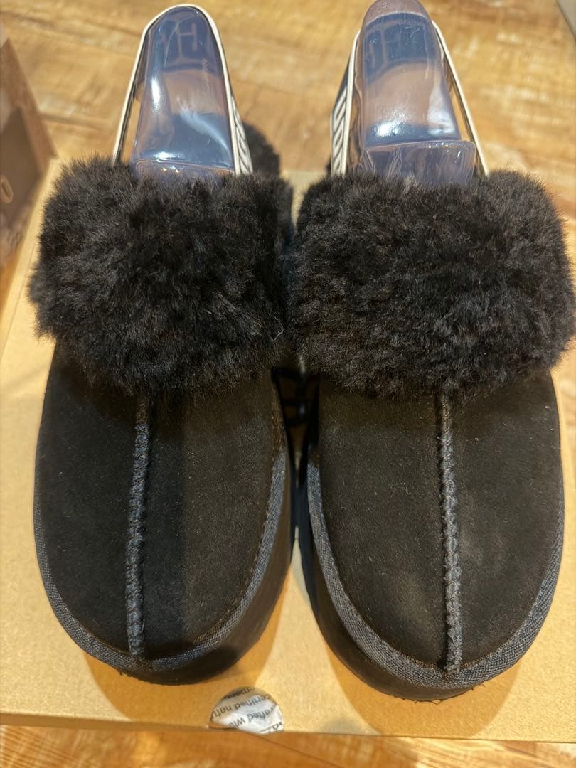 最終値下げ！ UGG ファンケット サンダル BLK 7 (24)