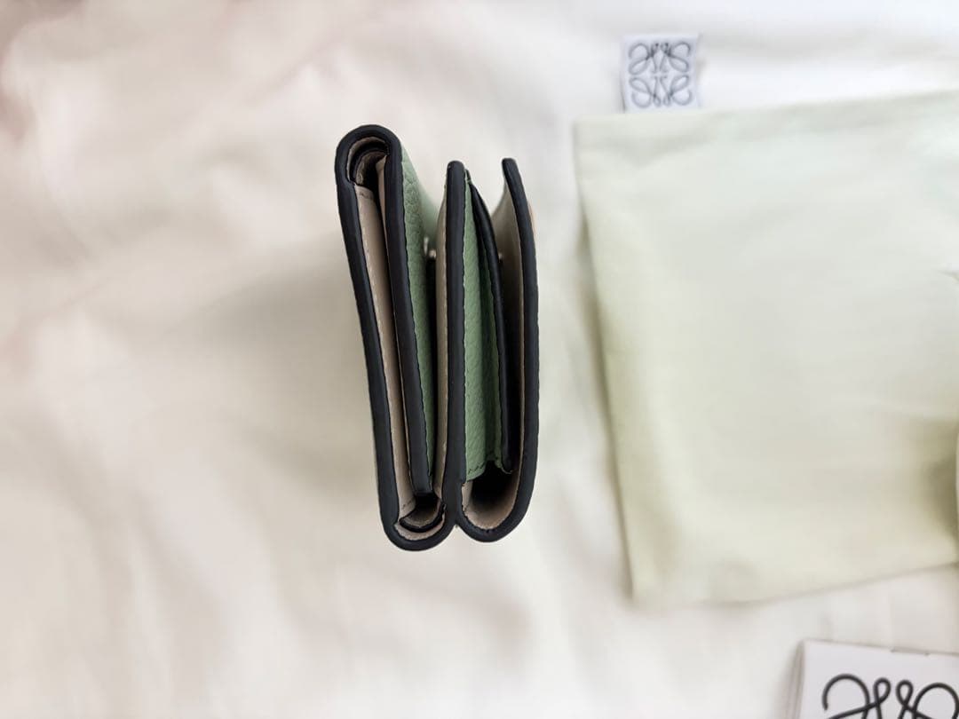 ロエベ　二つ折り財布
