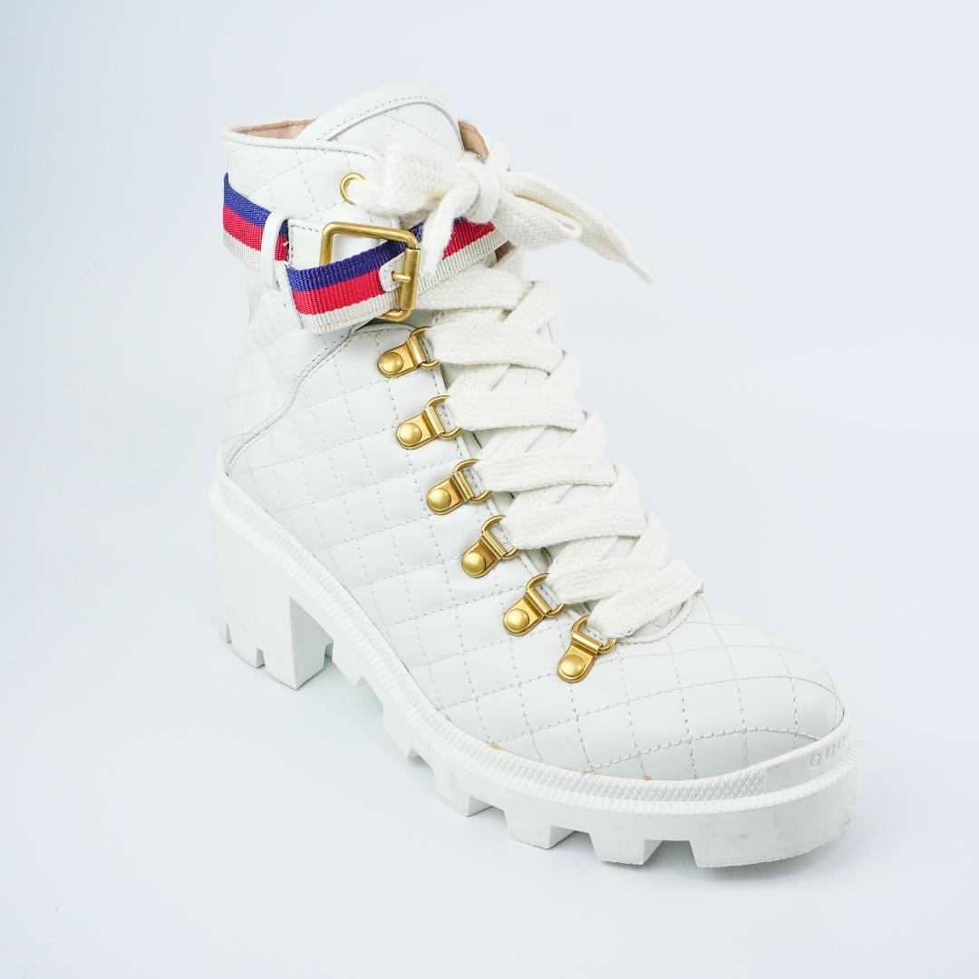 Gucci ホワイト キルティングブーティ