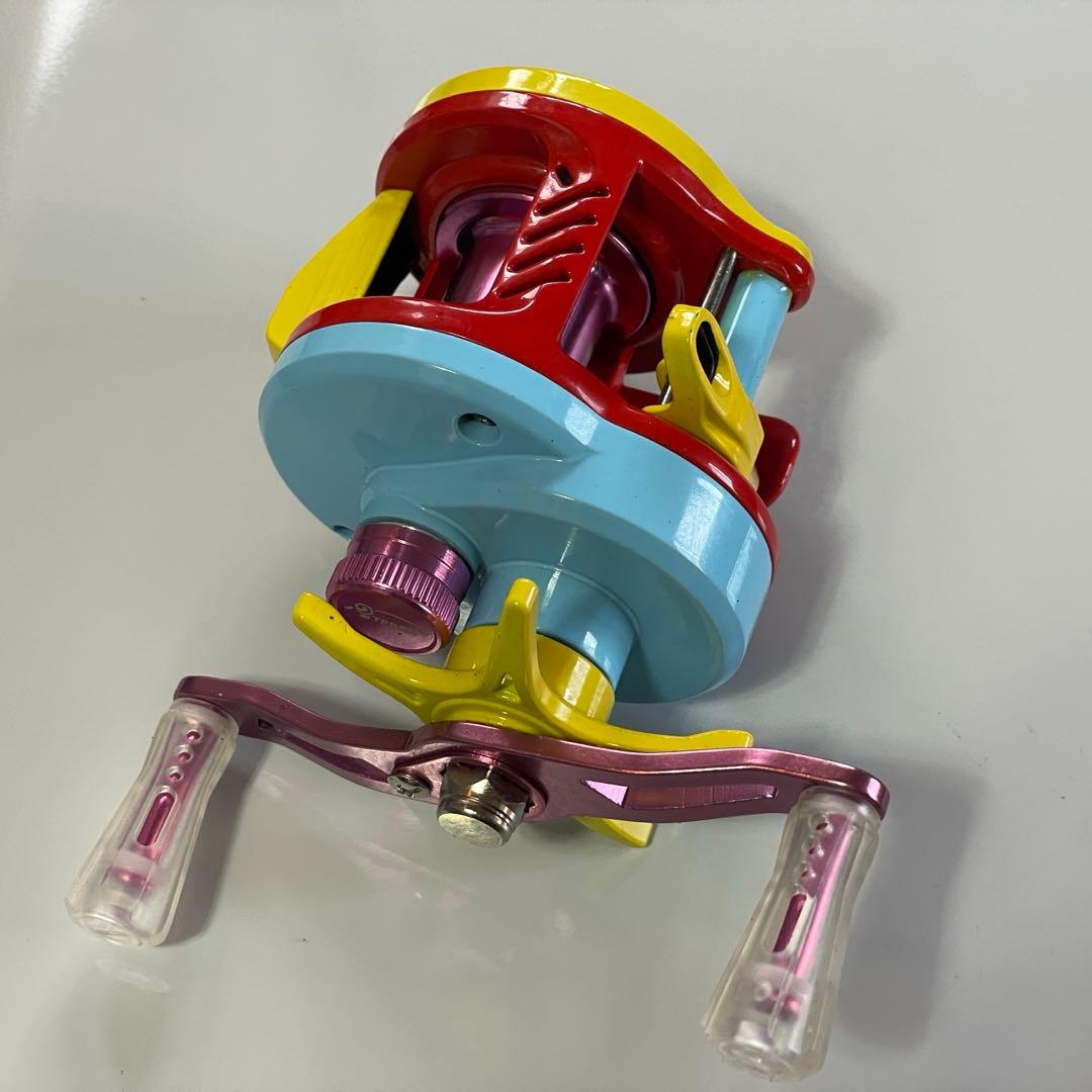 【新品未使用】DCブレーキ カラフル ベイトフィネスリール 右ハンドル