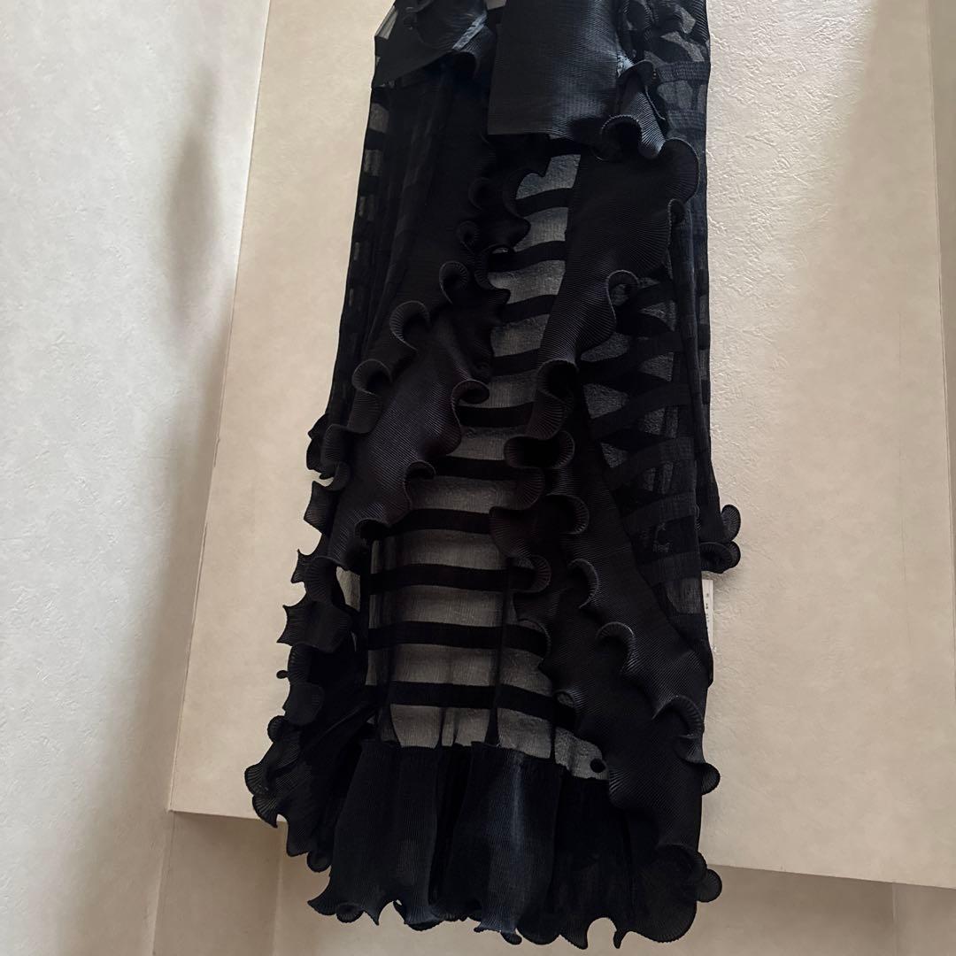 【新品】フリルロングカーディガン　ブラック フリル付きロングカーディガン