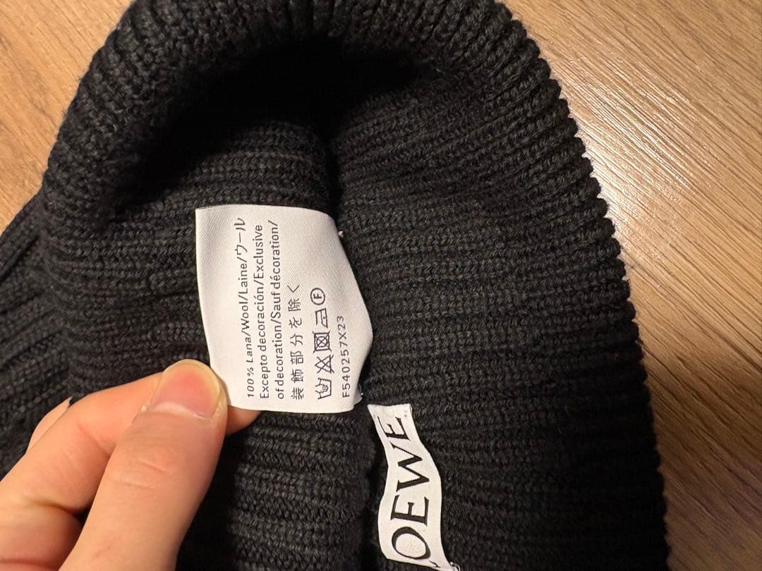 LOEWE 黒 ニット帽