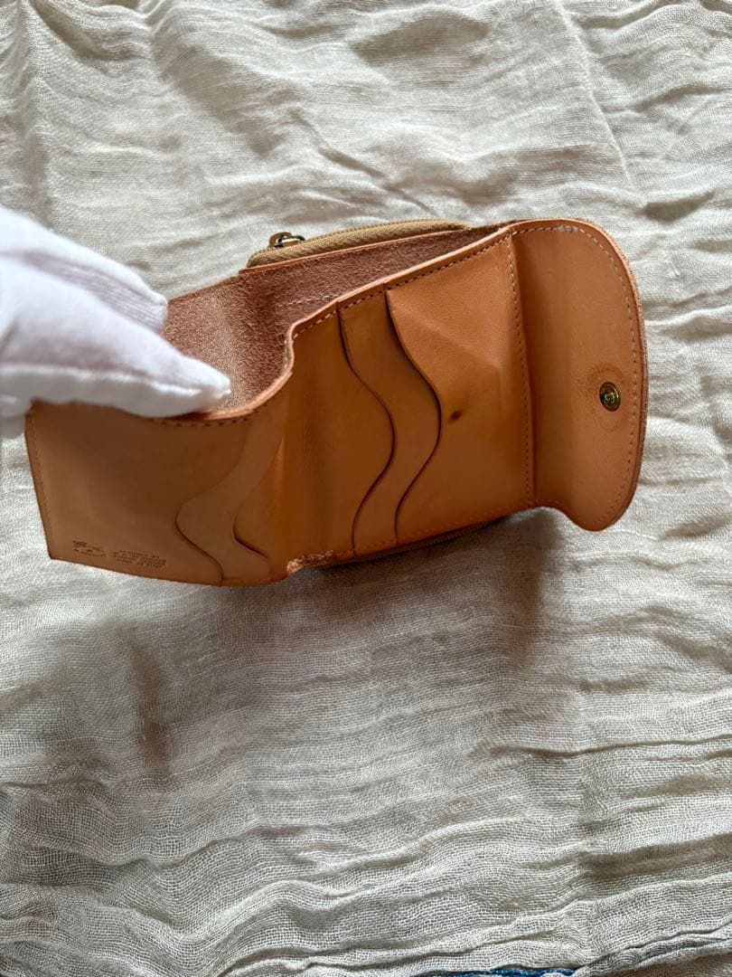 IL BISONTE イルビゾンテ 二つ折り財布レザーウォレット　ヌメ