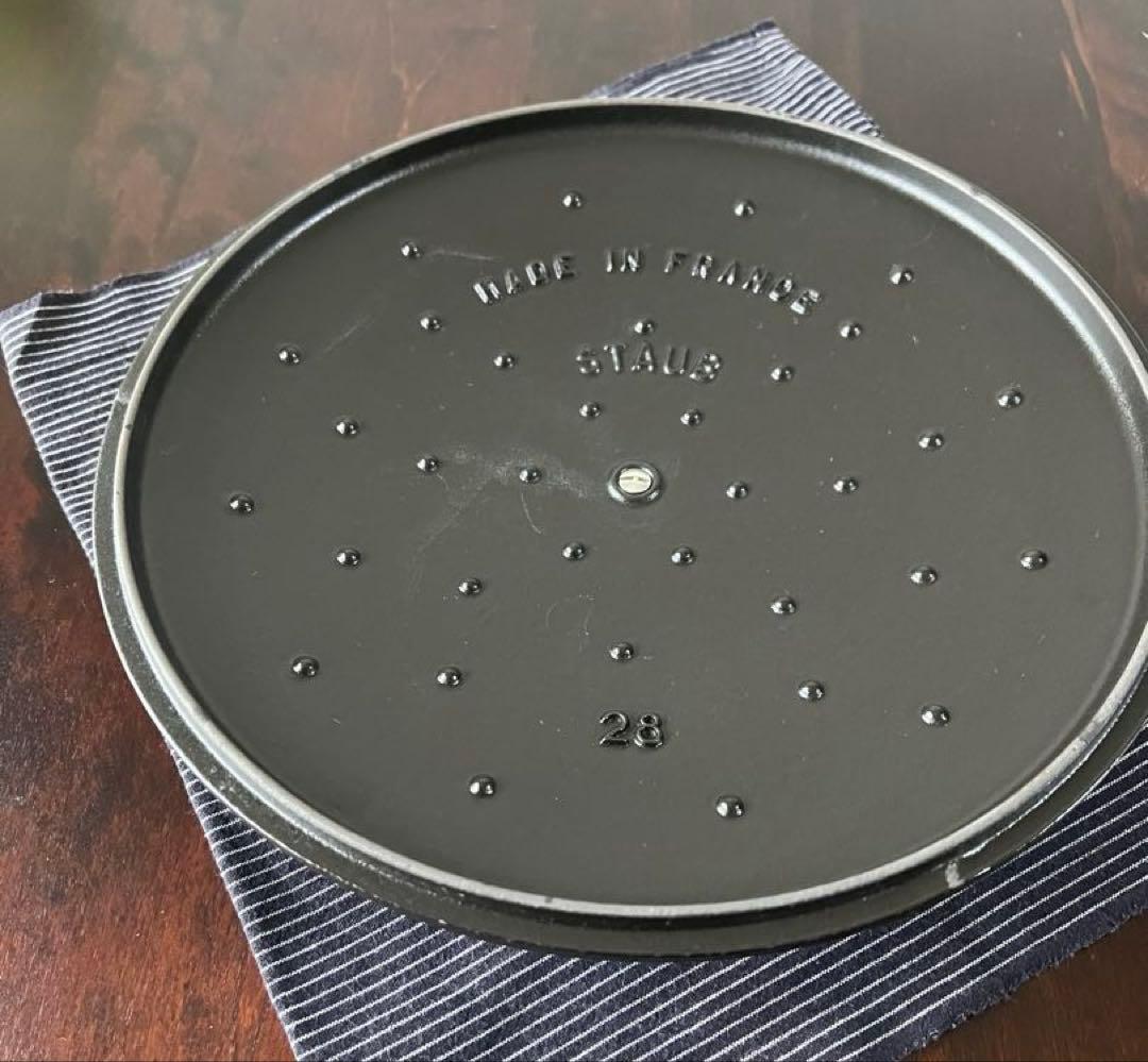 鍋は重いが料理は美味い！　ストウブ　鋳物ホーロー製浅型両手鍋