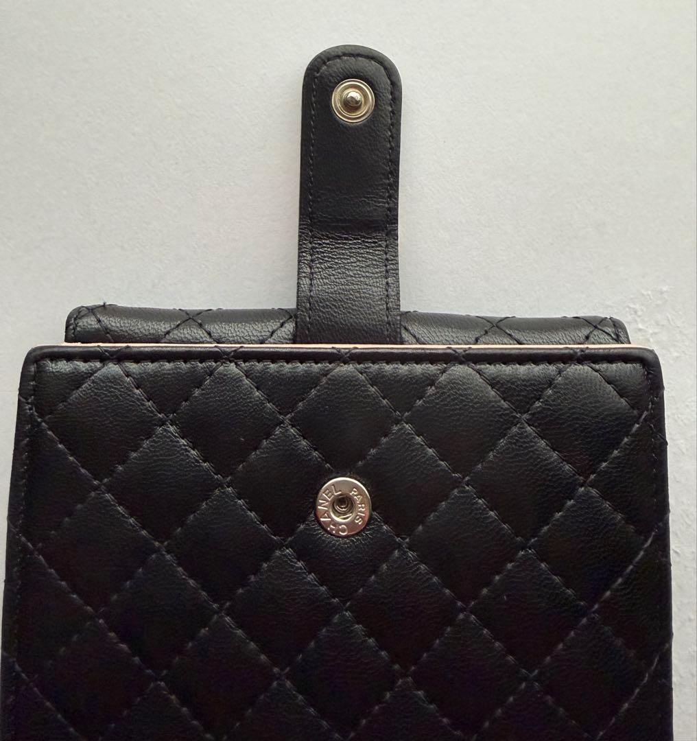 CHANEL 二つ折り財布　リボンモチーフ