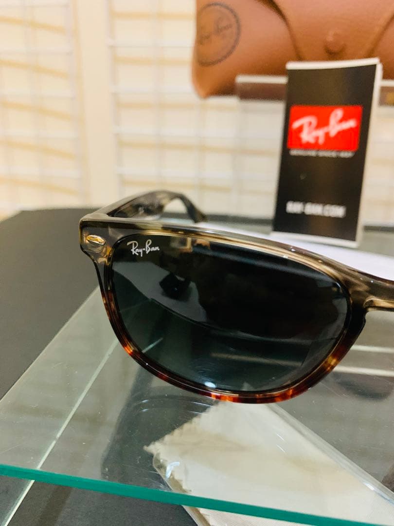 【未使用に近い極美品】 Ray-Ban レイバン サングラス　レンズグレー系