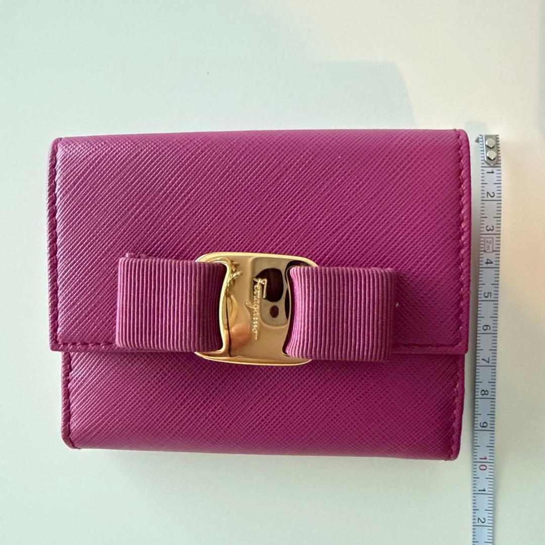 美品♡ フェラガモ ヴァラ 二つ折り財布 リボン