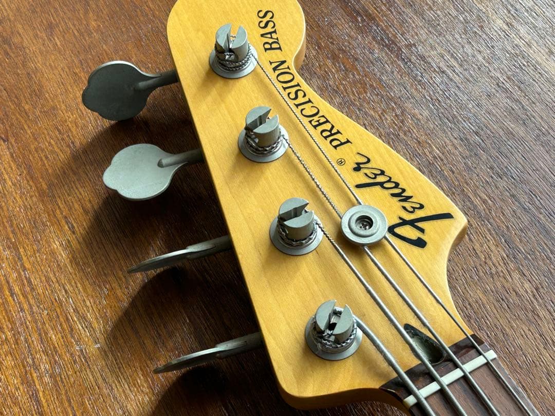 【美品】【貴重】Fender セミホロウタイプのフレットレスベース