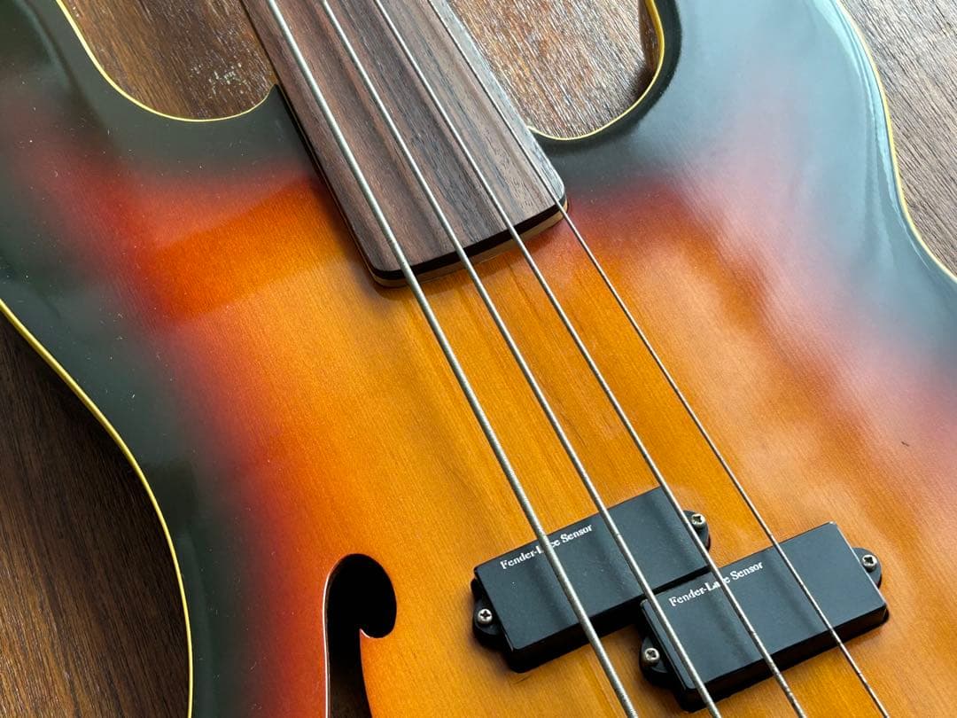 【美品】【貴重】Fender セミホロウタイプのフレットレスベース