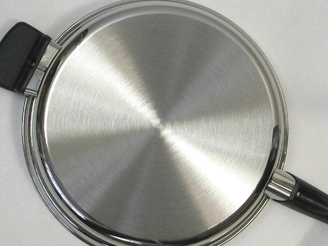 アムウェイ 大フライパン 未使用品 料理本とスクラブバッズ1個付き 小キズあり