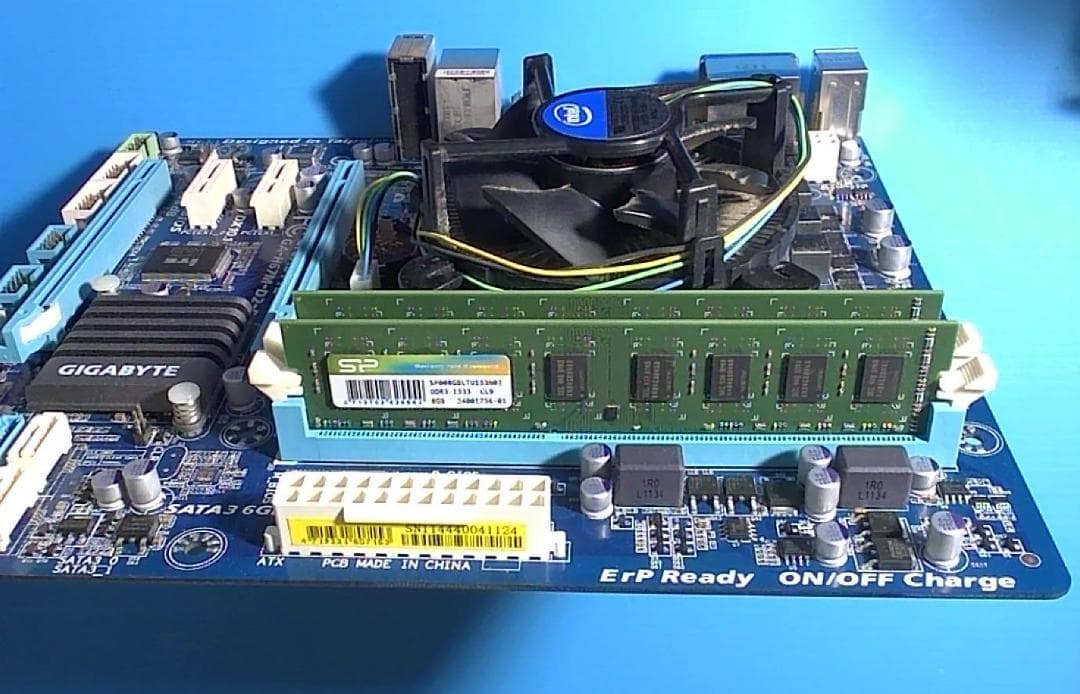 GA-H67M-D2-B3、CPU(i7-3770)、RAM8GBx2セット