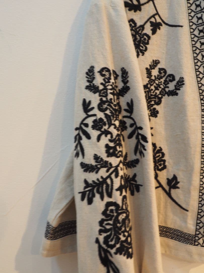 【完売品‼️極美品‼️】AMERI　刺繍ブラウス