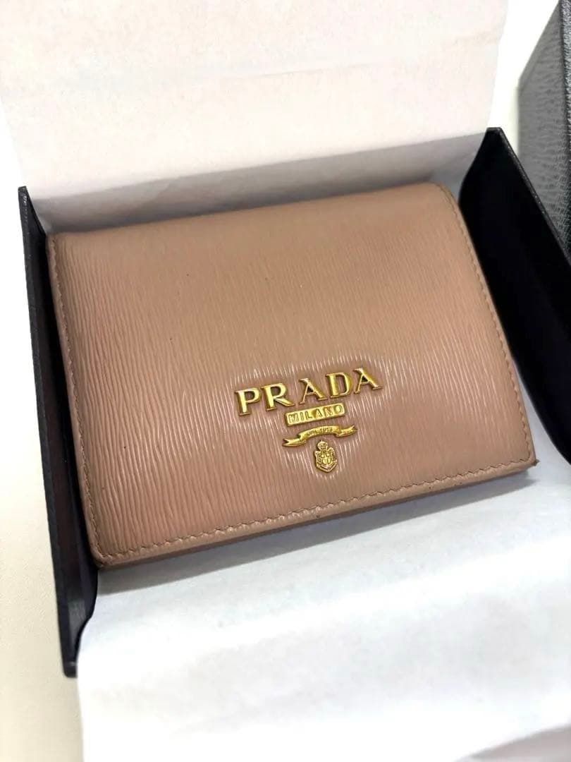 PRADA ベージュ 二つ折り財布【箱無し価格】