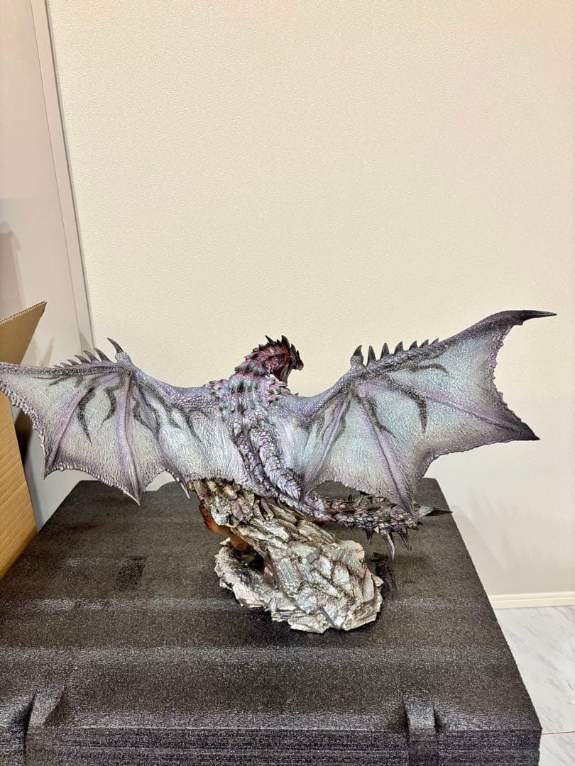 モンスターハンター フィギュア リオレウス希少種 ガレージキット LED発光