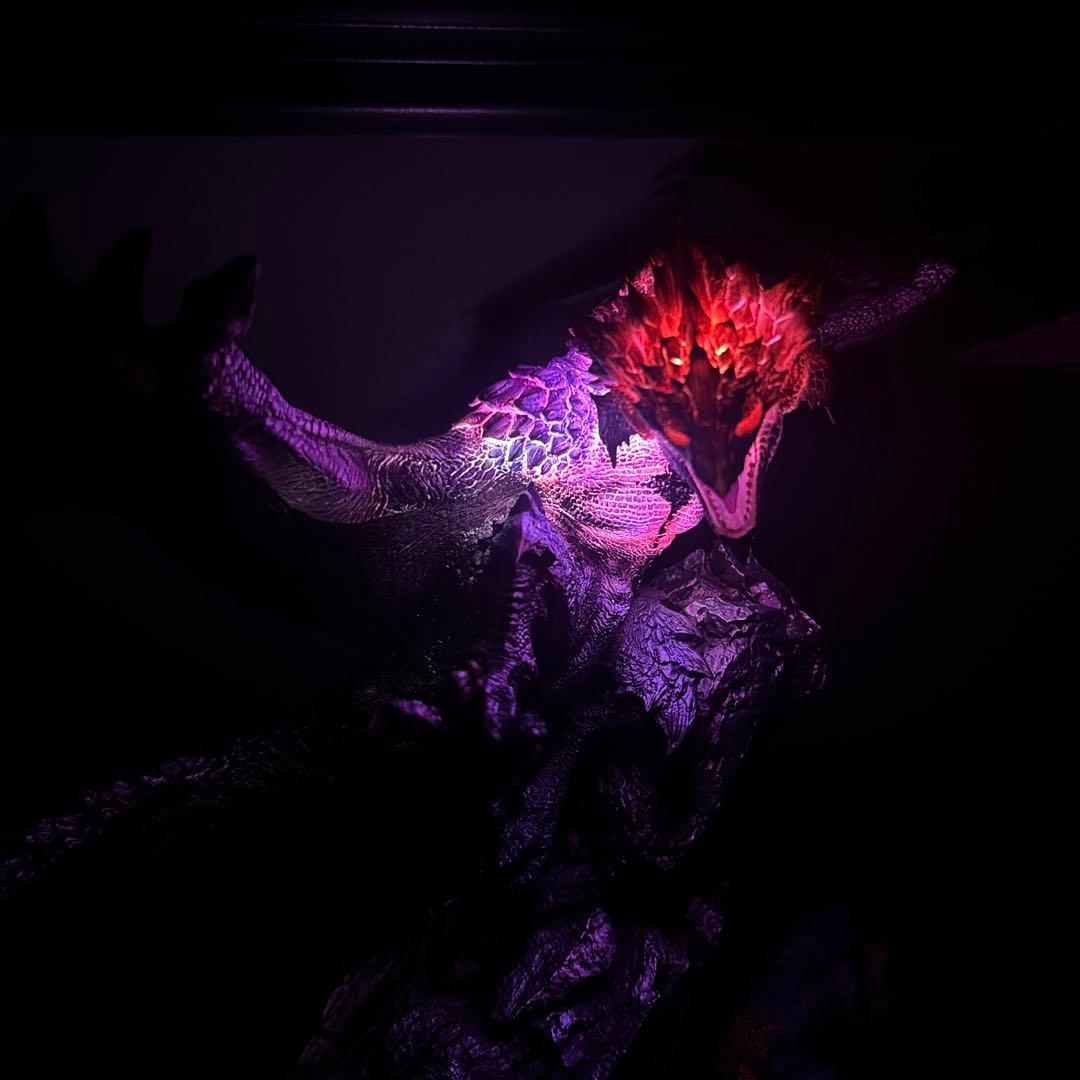 モンスターハンター フィギュア リオレウス希少種 ガレージキット LED発光