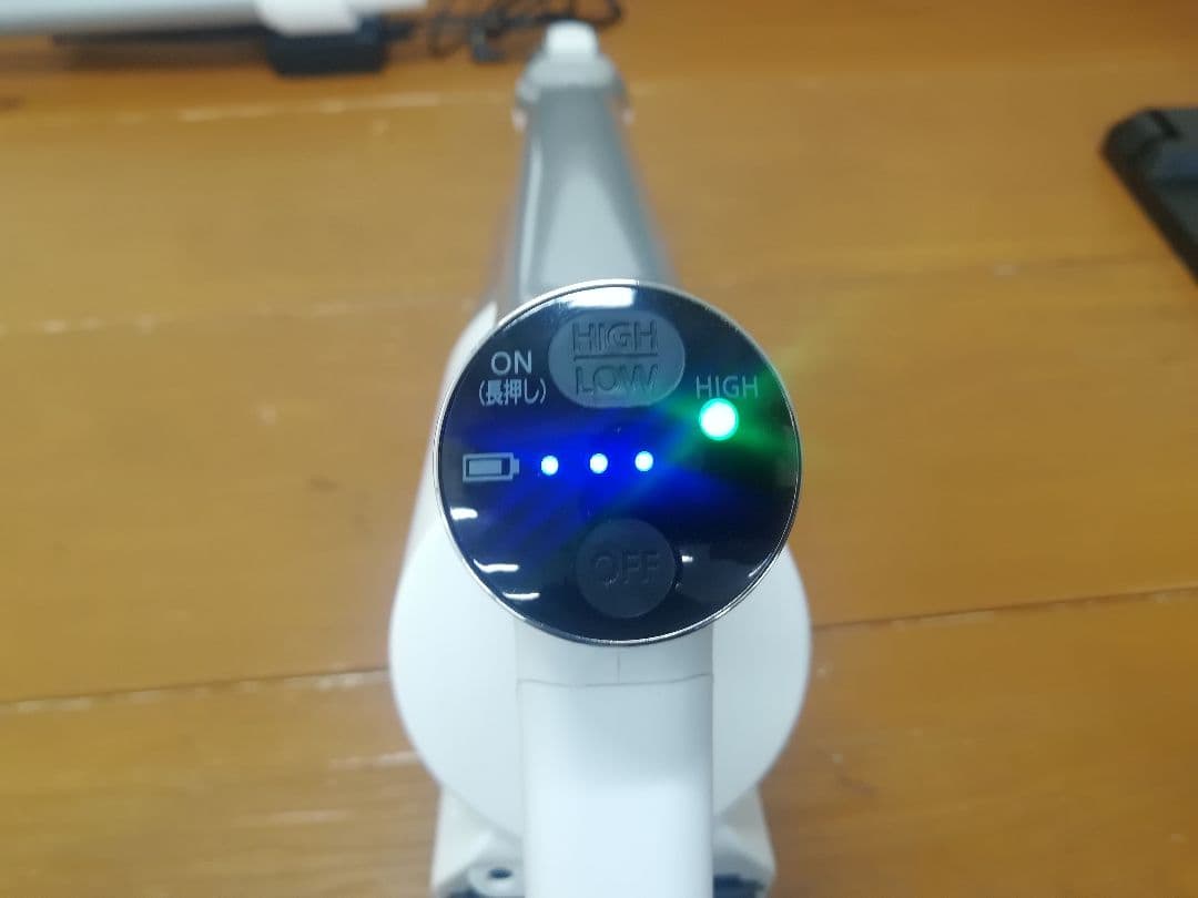 N519 アイリスオーヤマ サイクロンスティッククリーナー SCD-142P-W