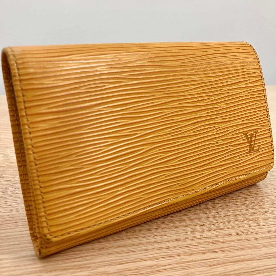 《美品》 ルイヴィトン エピ ポルトモネ ビエ トレゾール 二つ折り財布