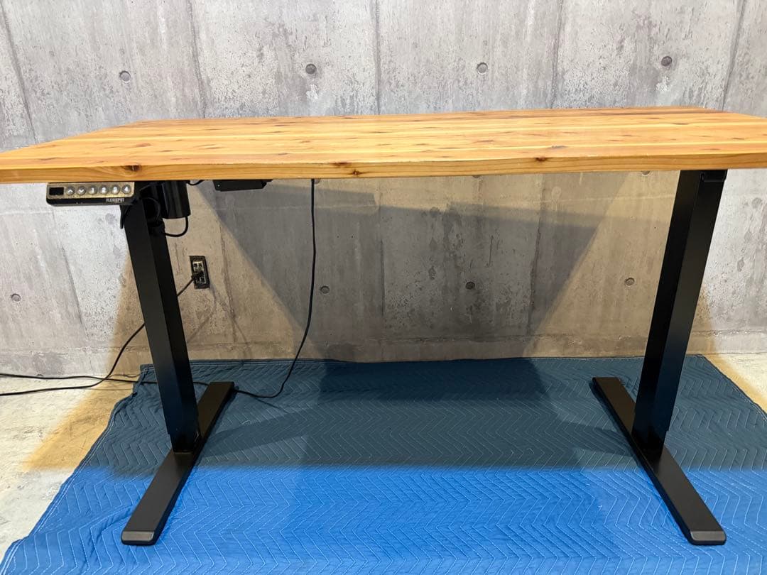 attsu Kanademono 無垢杉板　電動昇降 スタンディングデスク
