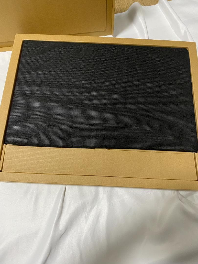 Wacom Cintiq Pro 16 (2021)　別売りのスタンド付き