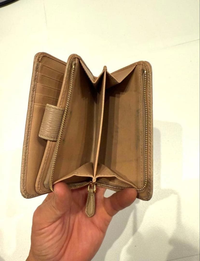 PRADA 二つ折り財布 ベージュ レザー　コンパクト財布