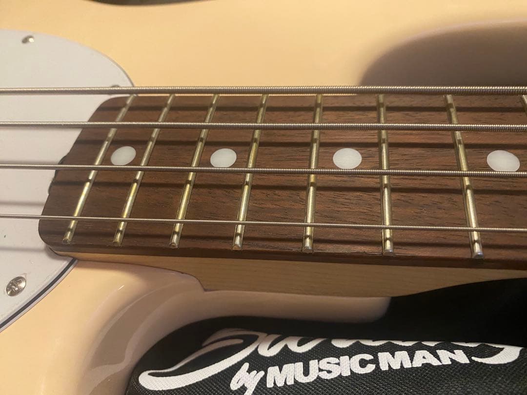 ベース Sterling by MUSIC MAN Ray4 Vintage Cream