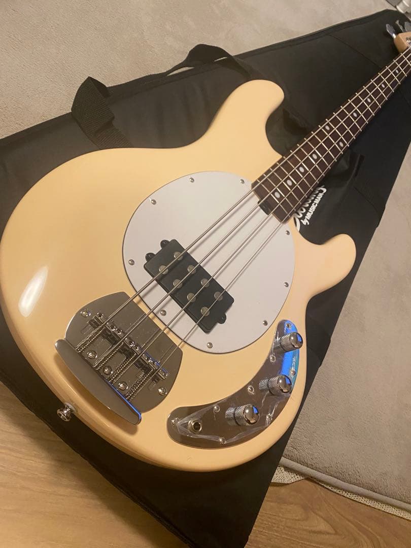 ベース Sterling by MUSIC MAN Ray4 Vintage Cream