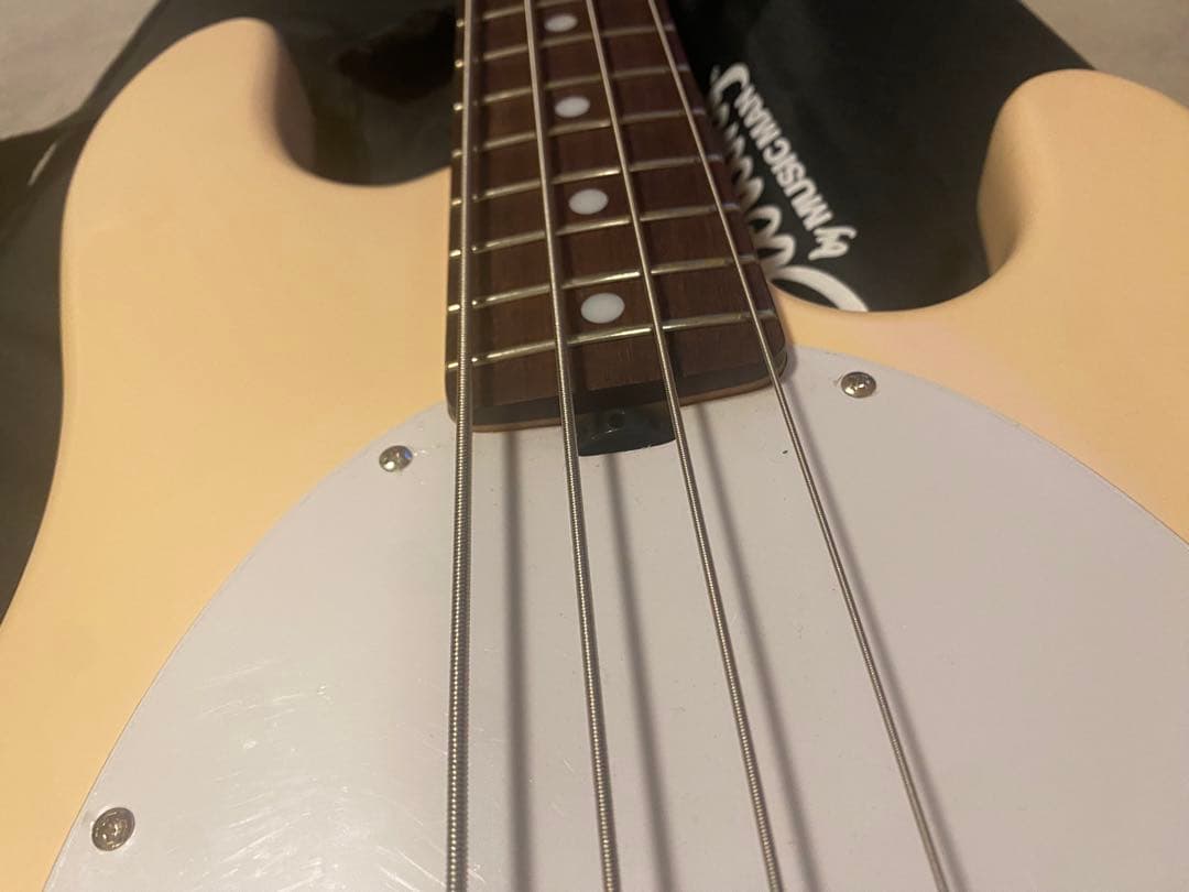 ベース Sterling by MUSIC MAN Ray4 Vintage Cream