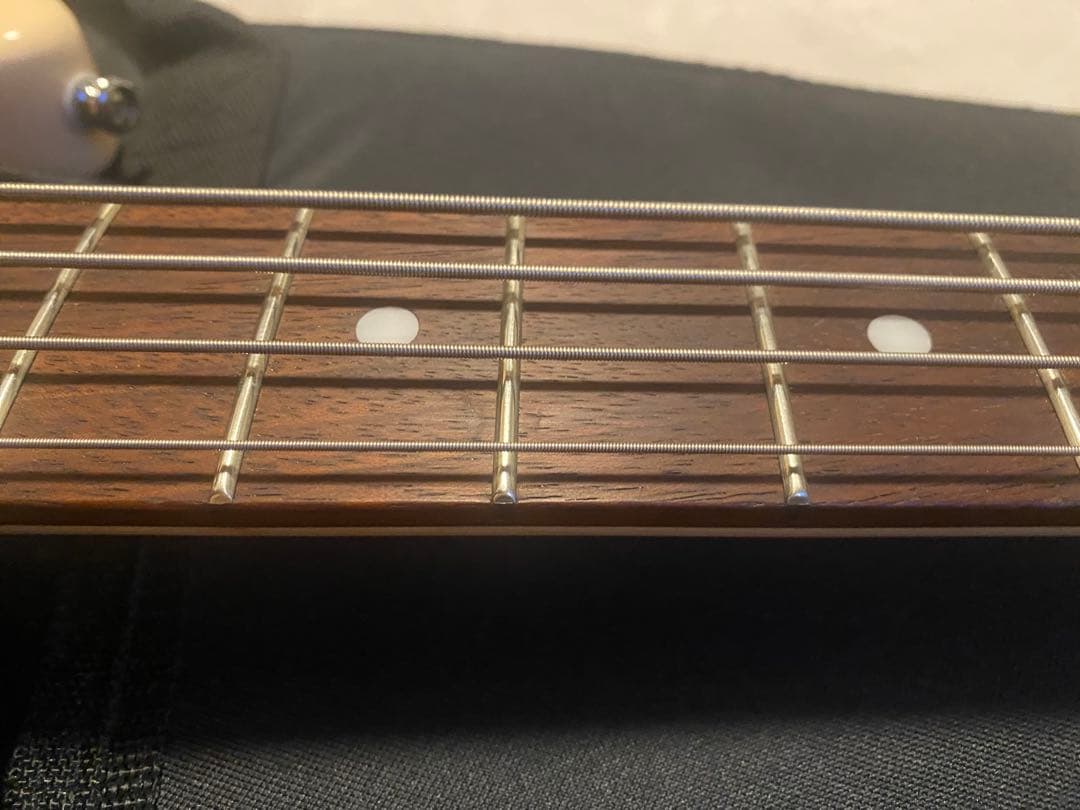 ベース Sterling by MUSIC MAN Ray4 Vintage Cream