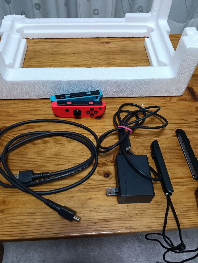 値下げNintendo Switch 本体 青赤 JoyCon付 【美品・完品】