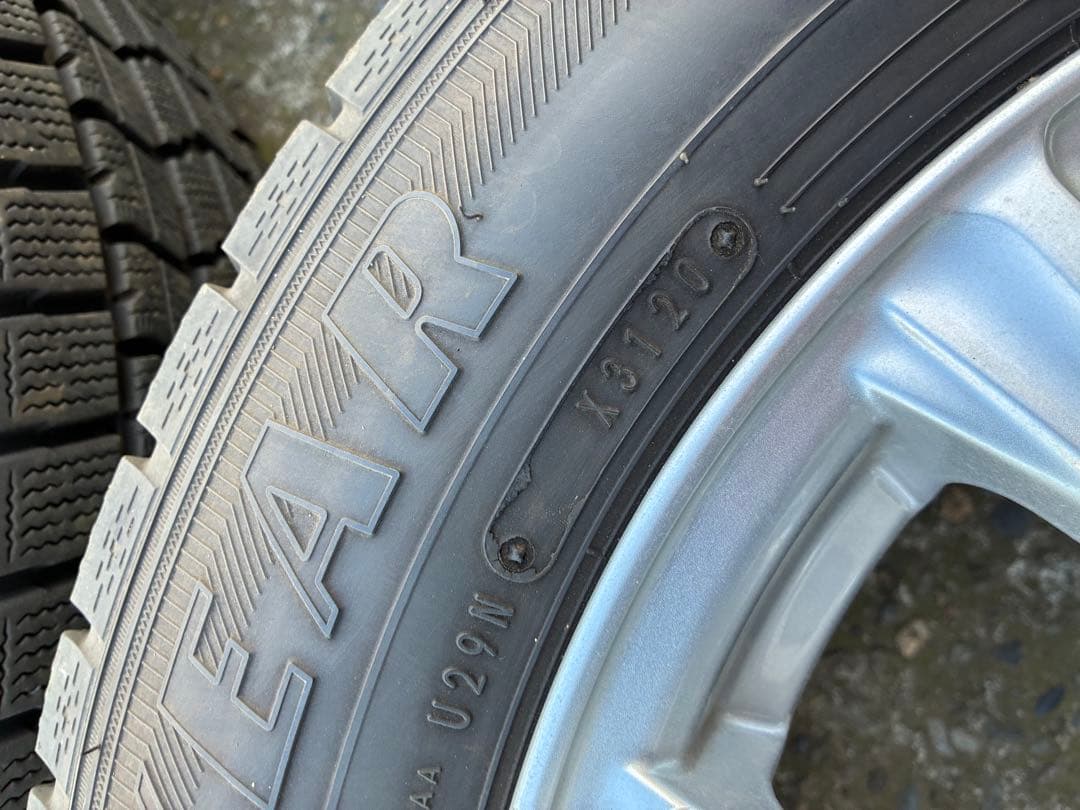 送料込　バリ山　プリウス　15インチ　スタッドレス　100 5穴　+40 6.5