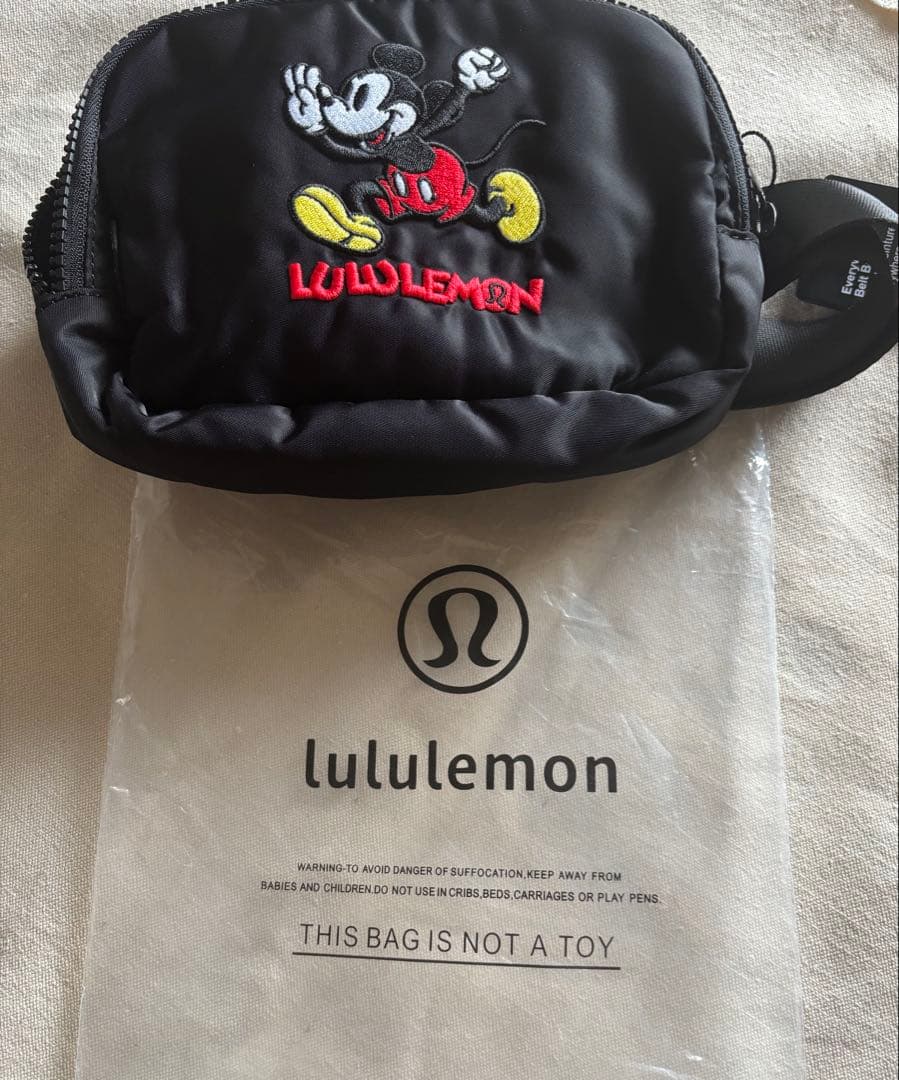 ディズニー x ルルレモン Everywhere ベルトバッグ