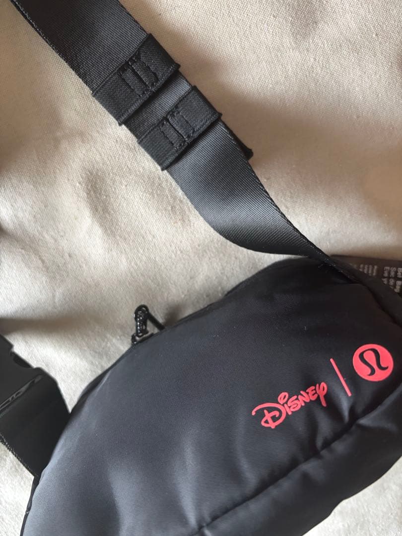 ディズニー x ルルレモン Everywhere ベルトバッグ