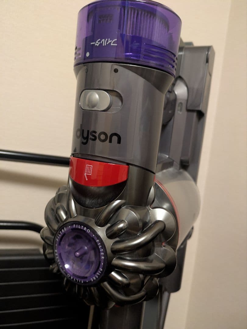 訳あり dyson ダイソン コードレスクリーナー V8 slim fluffy