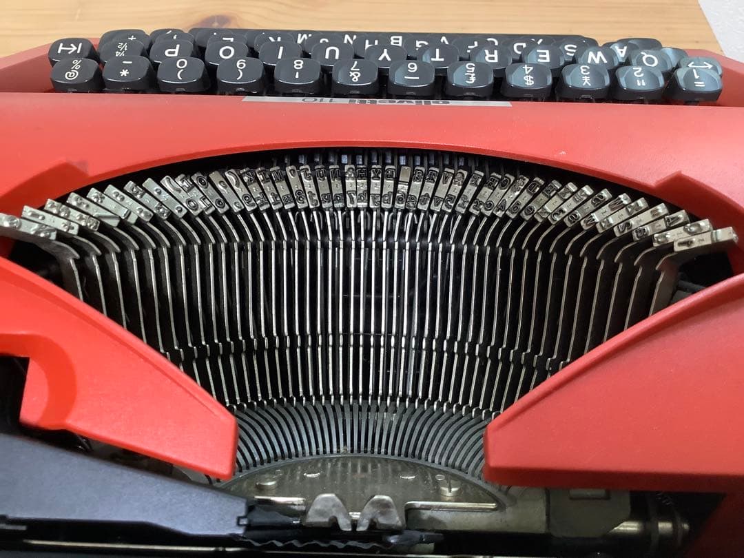 Olivetti オリベッティ 110 赤 タイプライター　動作確認済み