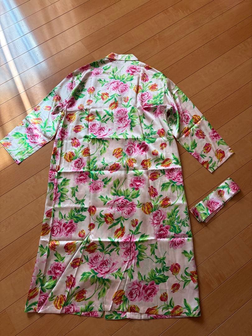 新品 イヴサンローラン シルク100% ガウン M