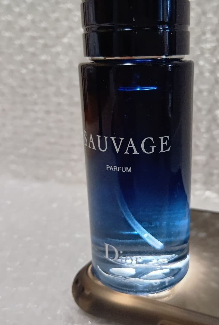 ソヴァージュ パルファン 30ml　2025限定ケース