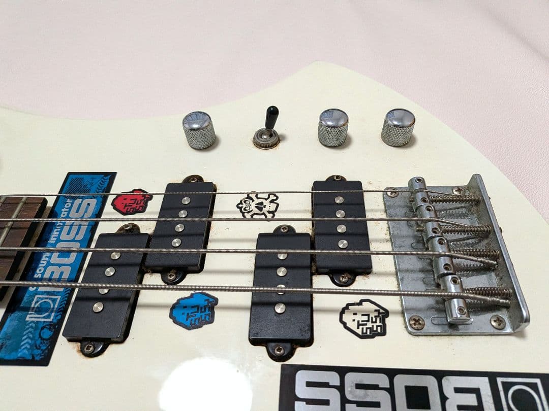 【音出し確認済】B.C.Rich モッキンバードベース ホワイト