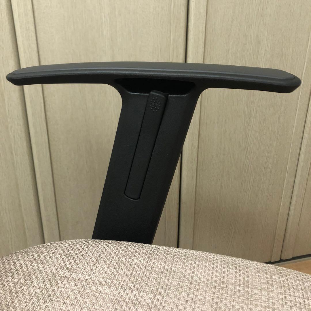 ノームチェア　可動肘付き