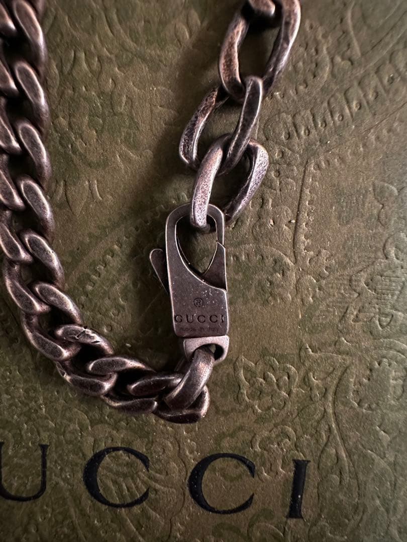 GUCCI ロゴ エナメルプレートチェーンネックレス
